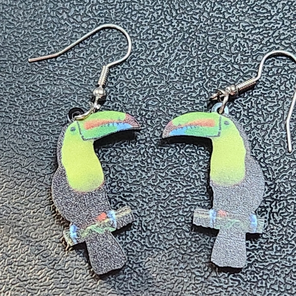 Toucan Earrings Parrot Drop Earrings NWT Bird Earrings Jungle - Picture 3 of 4